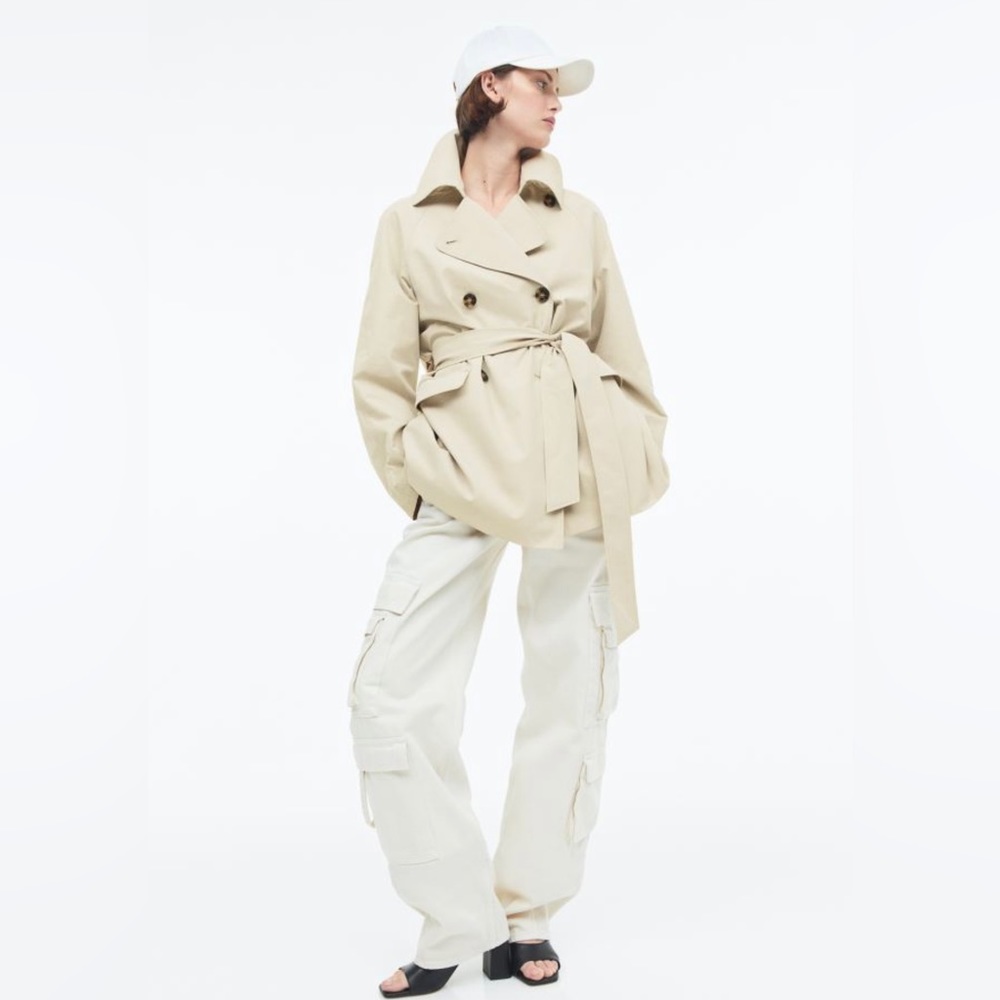 Beautiful trench coat from H&M, size M. Used once, perfect condition!